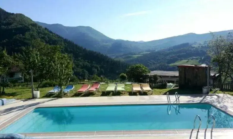 piscina exclusiva para huéspedes en Karrantza