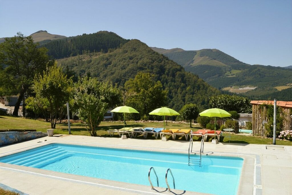 Piscina relax casa rural gailurretan — Gailurretan, Valle de Karrantza